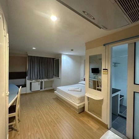 Royal Garden Home Hotel Bangkok Kültér fotó