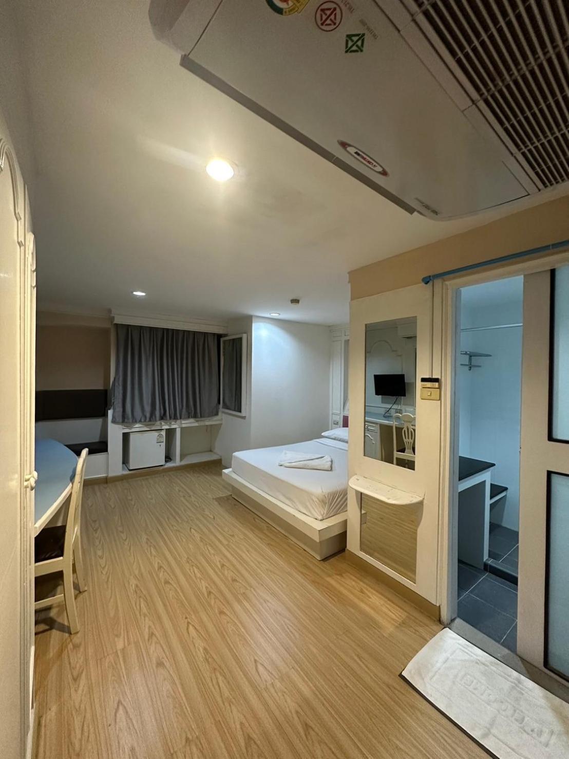 Royal Garden Home Hotel Bangkok Kültér fotó