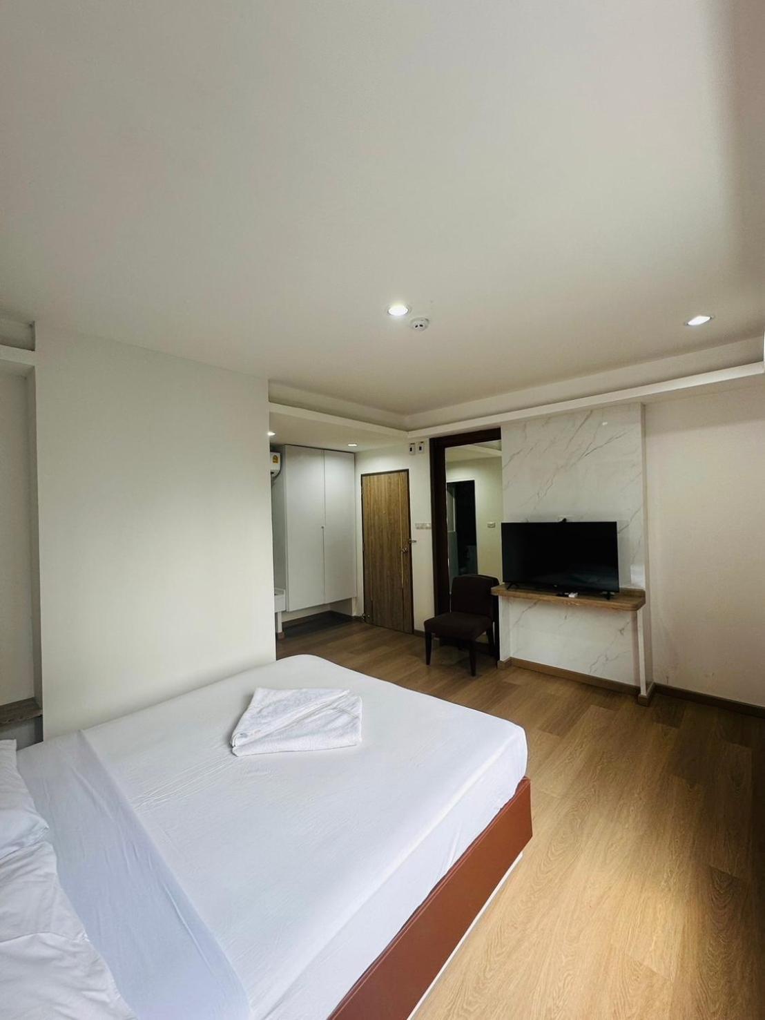 Royal Garden Home Hotel Bangkok Kültér fotó